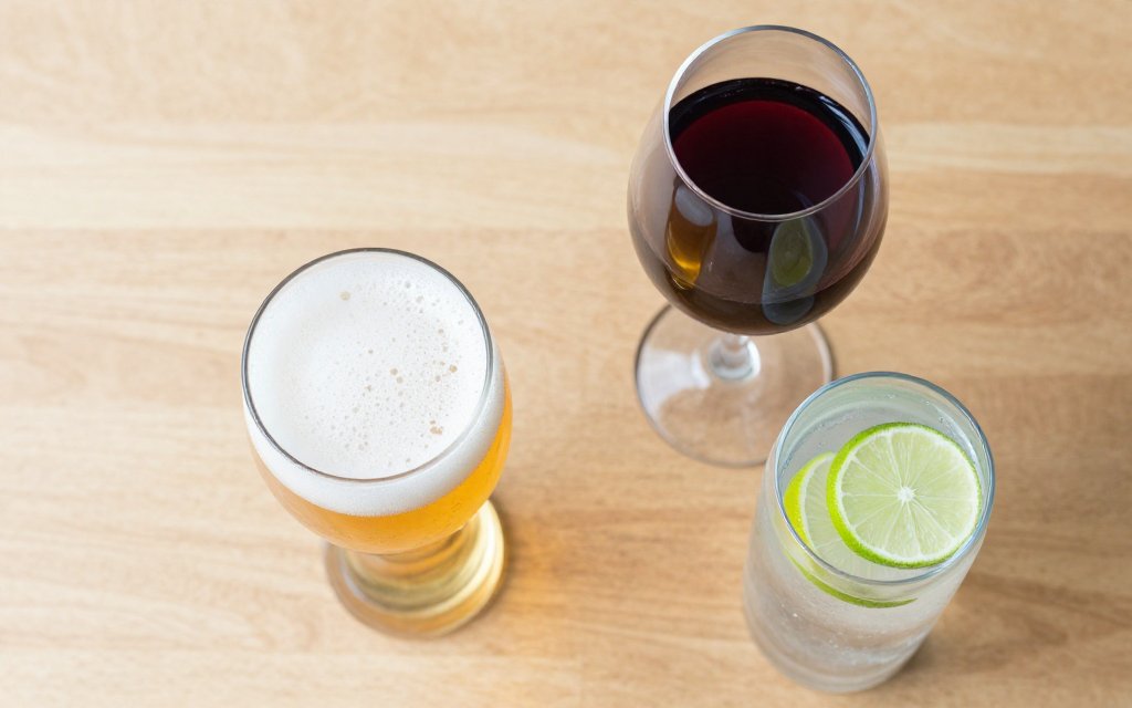 Top down view of beer, wine and a vodka soda showing different drink calories